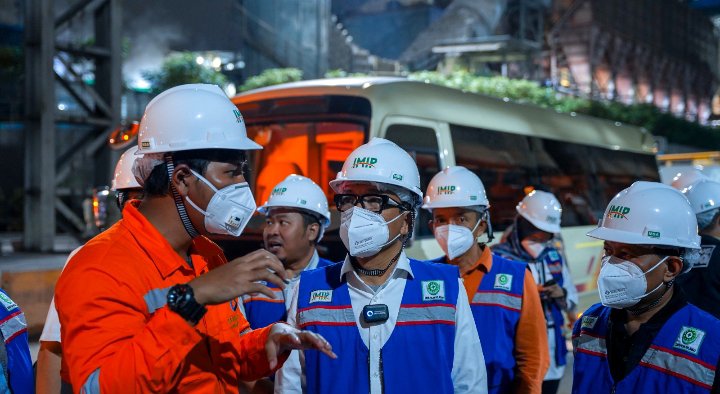 Kegiatan Wamenaker saat kunker di kawasan IMIP. 
