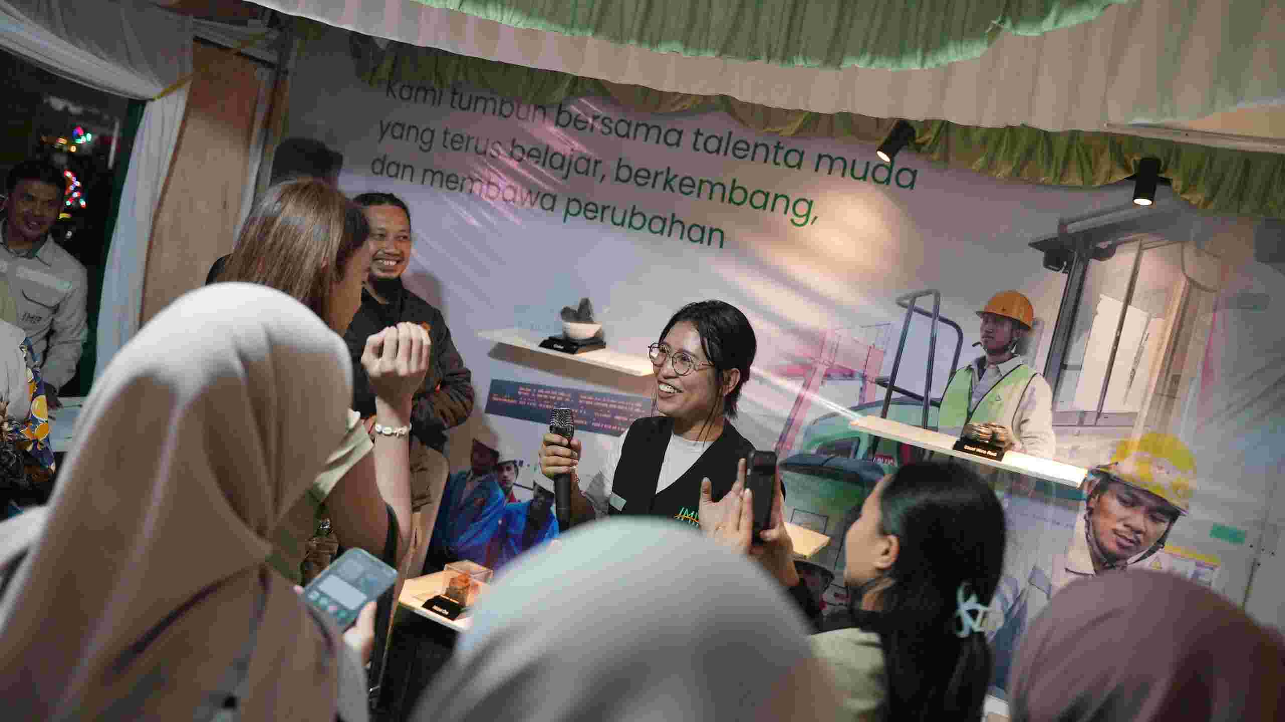 Caption : Hari terakhir gelaran HUT Morowali ke-26 pengunjung padati Alun-alun Rumah Jabatan Bupati Morowali