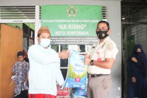 Peringati HUT Ke-49, PNS TNI Garnisun Pontianak Gelar Aksi Sosial
