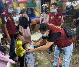 Kapolres Metro Bekasi Menggelar Kegiatan Penerapan Protokol Kesehatan (Prokes) dan bagi-bagi masker di Cifest Cikarang Selatan