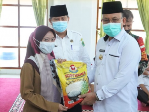 151 Guru Honorer  Kemenag Terima Penyaluran Zakat Dari BAZNAS