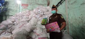 Kejari Memusnahkan Barang Bukti  Tumpuhkan di Kawasan Air Cargo Kabil