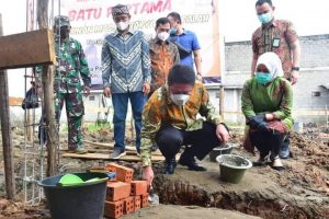 HD Lakukan Peletakan Batu Pertama Masjid Hayya Alal Falah