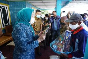 Tali Asih Ketua TP PKK OKI Bagi Korban Kebakaran SP. Padang