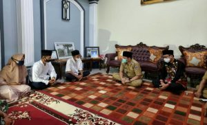Bupati dan Wakil Bupati OKU Timur Takziah Di Rumah Duka Ryan