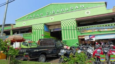 Camat Cibarusah mengapresiasi Unit Pelaksana Teknis Daerah Pasar Cibarusah dalam pengendalian protokol kesehatan