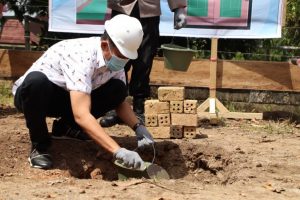 Peletakan Batu Pertama Lapangan Tenis dan Tribun Mini di Polres OKU Timur Oleh Bupati OKU Timu