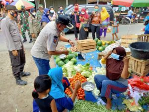 Sat-Pol PP dan Tim Satgas Covid-19 OKU Timur Gelar Penegakan Disiplin Prokes di Pasar dan Tempat Umum