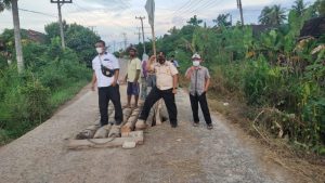 Bupati OKU Timur Beserta Jajarannya Meninjau Jalan Rusak di Desa Ulak Buntar