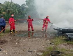 Gudang Besi di Jalan Raya Narogong Rawalumbu Kota Bekasi Ludes Terbakar