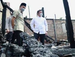 HD dan Panca Wijaya Akbar Tinjau Lokasi Kebakaran di Desa Pemulutan Ilir