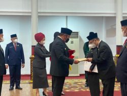 Prof.Dr.Edwar Juliartha Resmi di Lantik Sebagai Kepala Dinas Kearsipan Prov Sumsel