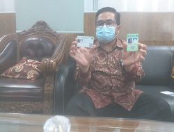 Pengantin baru di Palembang langsung dapat buku nikah digital terbaru