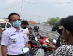 Muspika Cabangbungin melakukan razia vaksinasi Covid-19 kepada pengendara roda dua dan roda empat