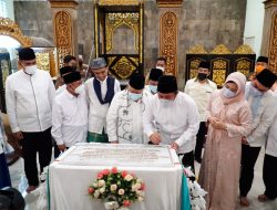 Herman Deru dan UAS Tandatangani Prasasti Peresmian Renovasi Masjid Al Falah
