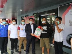 HD Berikan Bansos Beras Untuk Komunitas Sepak Bola Sumsel