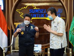 Herman Deru Gulirkan Beasiswa Kuliah Gratis