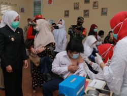 PTM, 750  anak SMP Negeri di Palembang di vaksin, Fitri pantau Vaksi bersama BIN