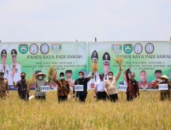DPP Peknas Anugerahi HD Sebagai Tokoh Tani Nasional