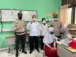 Dinas Pendidikan Kota Palembang Bersama Polrestabes Menggelar Vaksinasi yang Dipusatkan di SDN 195 Palembang