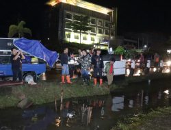 Walikota Palembang Didampingi Kadis PU PR Turun ke Jalan di Tengah Masyarakat Tertidur Lelap