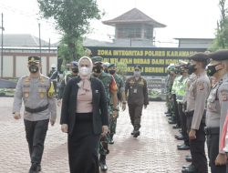 Polres Karawang menggelar Apel Gelar Pasukan Operasi Lilin Lodaya 2021