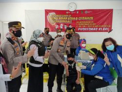 Jajaran Polsek Klari bersama Instansi terkait melaksanakan pengamanan dan monitoring pelaksanaan Gerai Vaksinasi Merdeka Anak