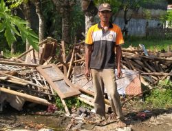 Miris Rumah Anggota Linmas Desa Batujaya Kabupaten Karawang Ambruk