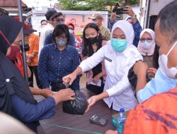 Pemerintah pusat patok Migor Rp 14 ribu perliter, Fitri jual lebih murah Rp 14 ribu per 2 liter
