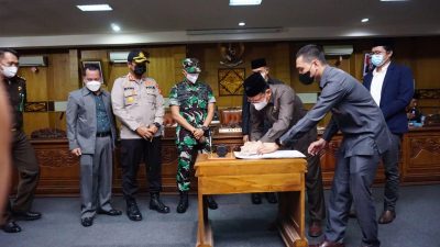 Plh Bupati OKU Hadiri Paripurna DPRD OKU ke-1 Tahun 2022