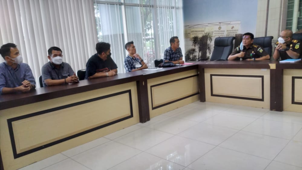 Foto : SIRA dan Tim Kuasa Hukum Audensi Bersama Kasi Penkum Kejati Sumsel (4/1/2022)