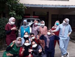 Personil Pemulasaran RSUD Kabupaten Bekasi Jawa Barat Tak Kenal Menyerah Dalam Menjalankan Tugas memberikan Pelayanan Terhadap Pasien