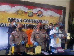 Kombes Pol Gidion Arif Setyawan melaksanakan konferensi pers ungkap kasus tawuran pelajar