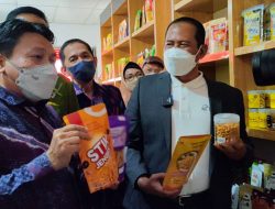 Ketua DPRD Kabupaten Bekasi menghadiri acara Grand Opening Pusat Oleh-oleh Kabupaten Bekasi