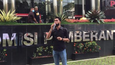 Geruduk KPK, LSM PST meminta tersangkakan dua oknum yang terlibat kasus suap fee proyek Kab Muara Enim