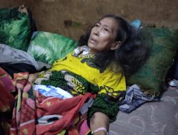 ” Miris” Tak Punya Biaya Untuk Kerumah Sakit Seorang Ibu Warga Kp Sinyar Utara Desa Karangsari Terbaring Di Rumah