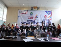 Kadis Kominfostandi Kota Bekasi Memberikan Apresiasi kepada Para peserta Lomba Cerdas Cermat
