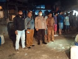 Dinas Perdagangan Kabupaten Bekasi Mendistribusikan Minyak Goreng Curah Sebanyak 5 Ton Kepada Pedagang Pasar Cikarang
