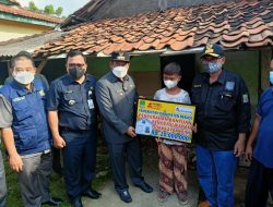 Plt Bupati Bekasi Secara Simbolis Serahkan Bantuan Rutilahu