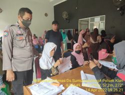 Polsek Klari Laksanakan Pengamanan Giat Penyaluran BLT Migor di padukan Dengan Giat Vaksin