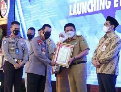 Herman Deru Terima ETLE Nasional Presisi Award dari Kapolri