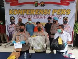 Kapolres Metro Bekasi Laksanakan Jumpa Pers Terkait Kasus Mayat Dibuang Ke kali Ulu Karangbahagia Bekasi