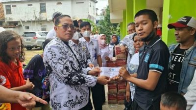 PGRI Prov Sumsel Salurkan Bantuan Kepada Warga Terkena Musibah Kebakaran