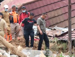 PLt bupati Pimpin Rapat Pembahasan Penanganan Pasca Bencana Alam Banjir Bandang dan Tanah Longsor, yang berlangsung di Kantor Kecamatan Pamijahanq