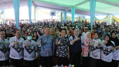 PGRI Kembali Berikan Bantuan Sembako Kepada Wali Murid Kurang Mampu