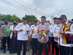 Bupati OKU Timur Bersama Kepala UPTD Dinas PUTR Sumsel Resmikan Jembatan Sementara di Desa Bantan Pelita