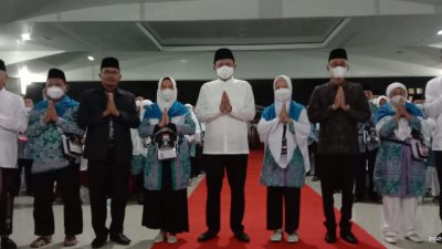 Bupati H.Lanosin ST Lepas Jama’ah Haji Kabupaten OKU Timur 450 Menuju Embarkasi Palembang