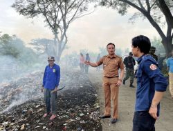 Pemerintah Kecamatan Cabangbungin bersama Koramil 03 Cabangbungin menutup Tempat Pembuangan Sampah Liar