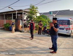 Adit Personil  Emergency Respon Team Bersama Warga Masyarakat Desa Kertamukti berhasil Temukan Jasad Korban Anak 9 Tahun Tengelam Di Sumur Resapan