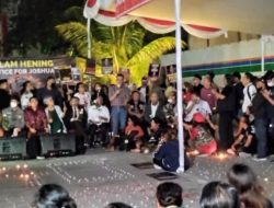 Aliansi Masyarakat Cinta Polri membagikan ratusan bunga mawar ke masyarakat di acara Malam Hening Justice For Joshua